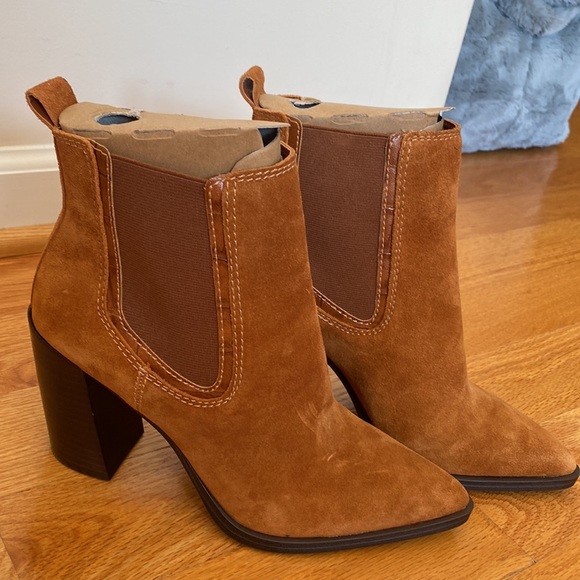 Vince Camuto Shoes - Nwt Vince Camuto Suede Ratony Bootie size 8.5